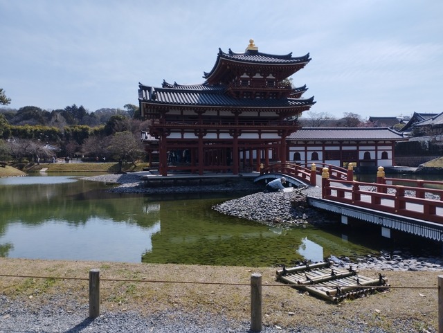 横から